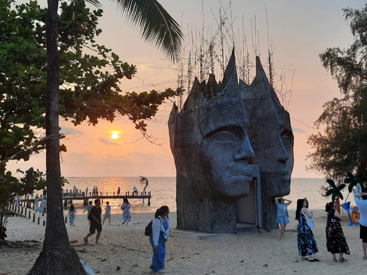 Закат на Sunset Sanato Beach