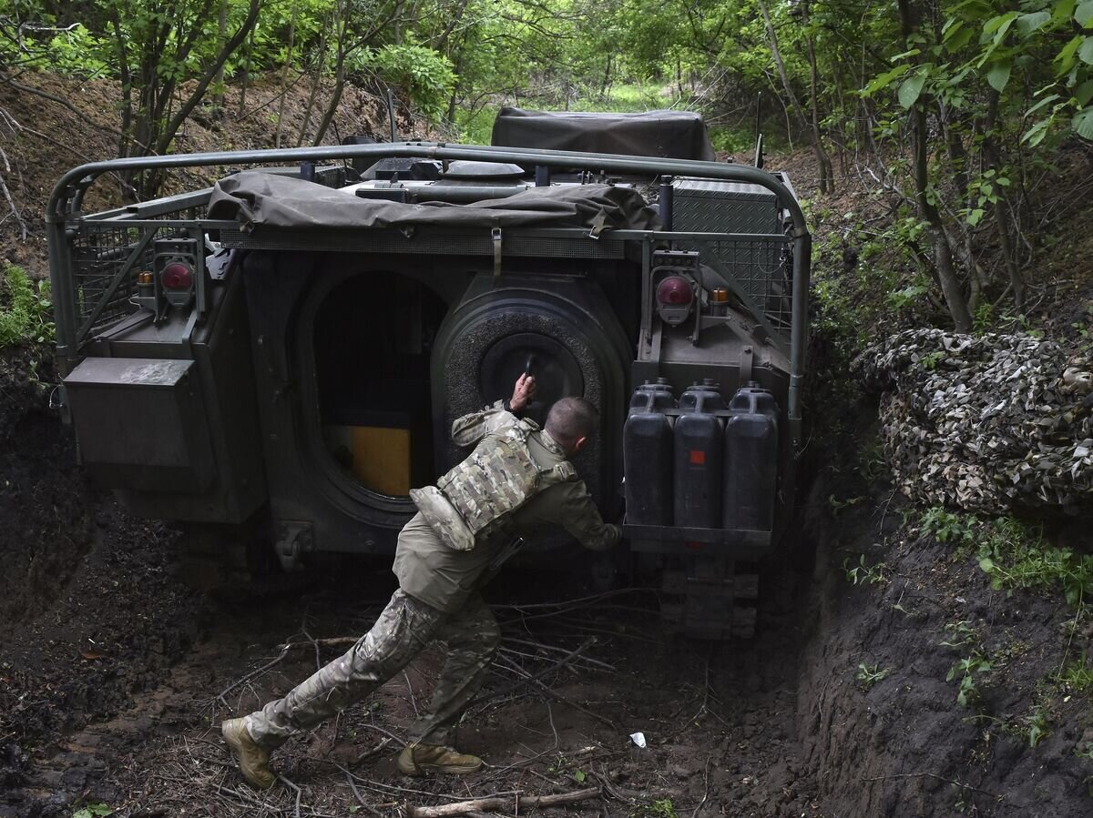    Украинский военнослужащий© AP Photo / Andriy Andriyenko