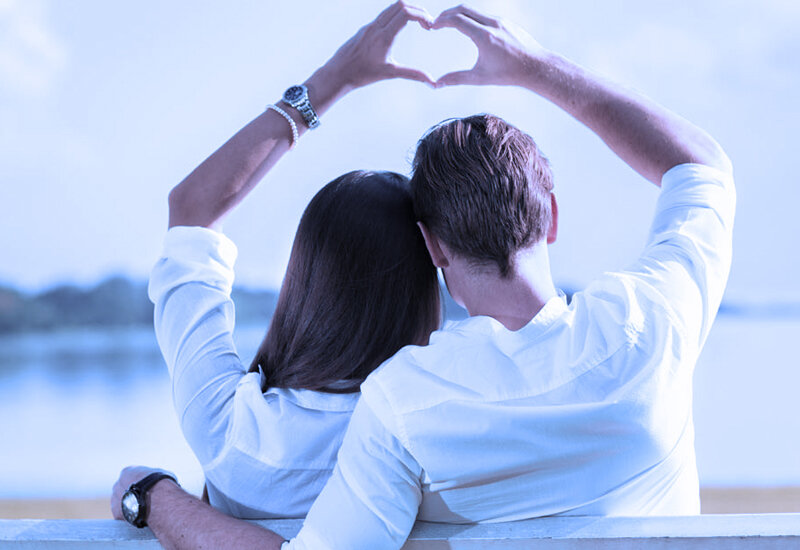 В  ваших отношениях - не должно быть чужого мнения.