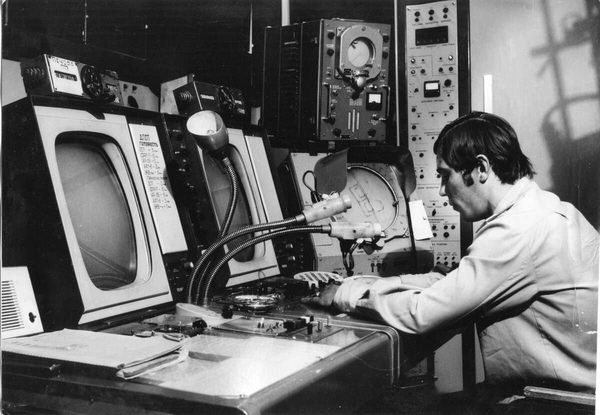 Диспетчер УВД за работой