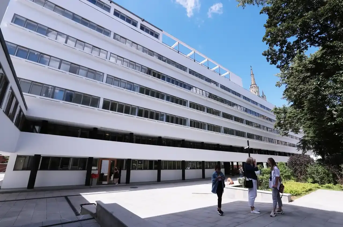 Дом Наркомфина на Новинском бульваре в Москве — один из ярчайших образцов конструктивизма. А цветовое решение для интерьеров дома разрабатывал профессор Баухауса Хиннерк Шепер (к сожалению, оригинальная отделка не сохранилась) © Виталий Белоусов, РИА Новости