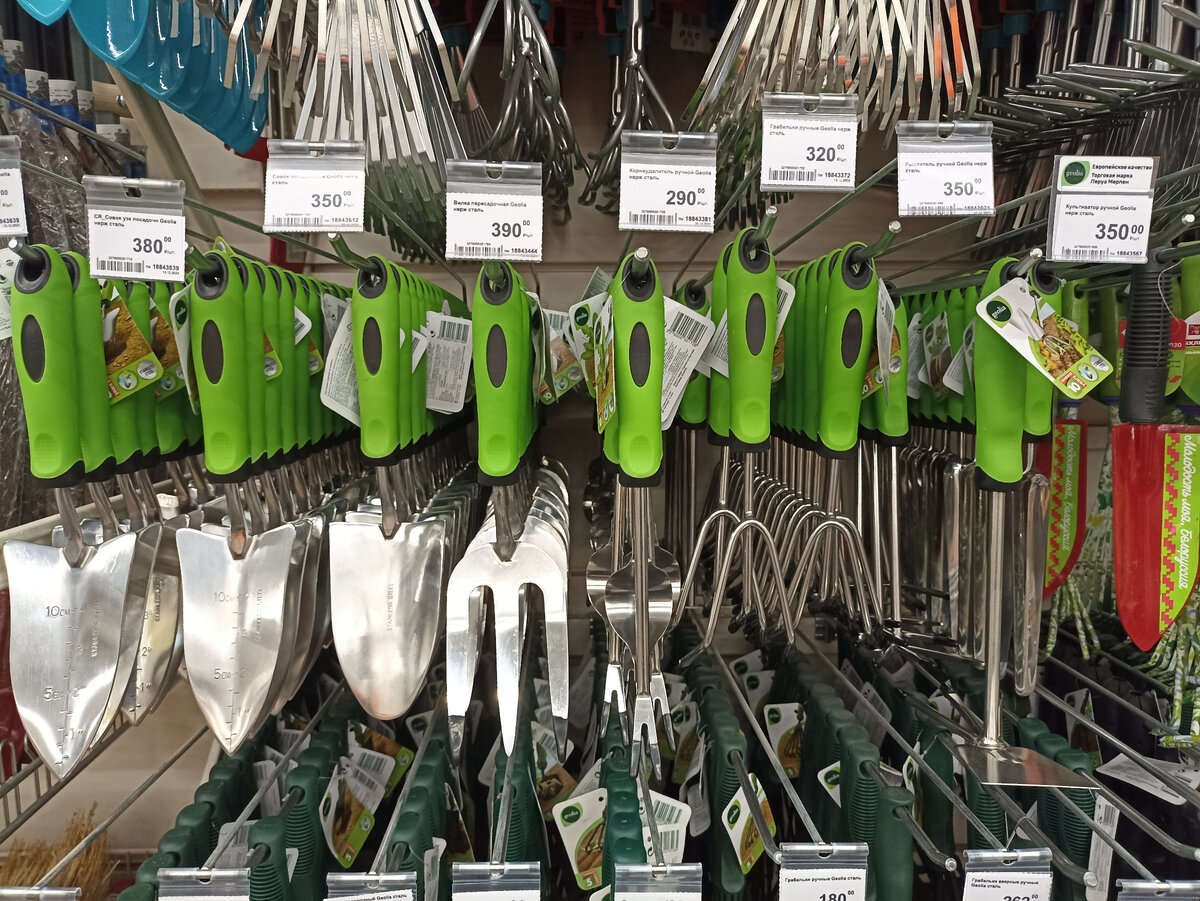 Садовый инструмент средней ценовой категории из нержавейки