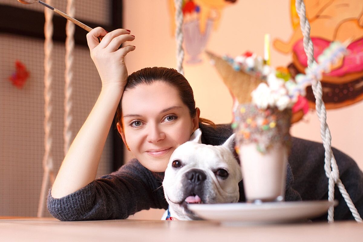 Если в отмечании бюджетного дня рождения участвуют домашние питомцы, становится еще веселее📷
