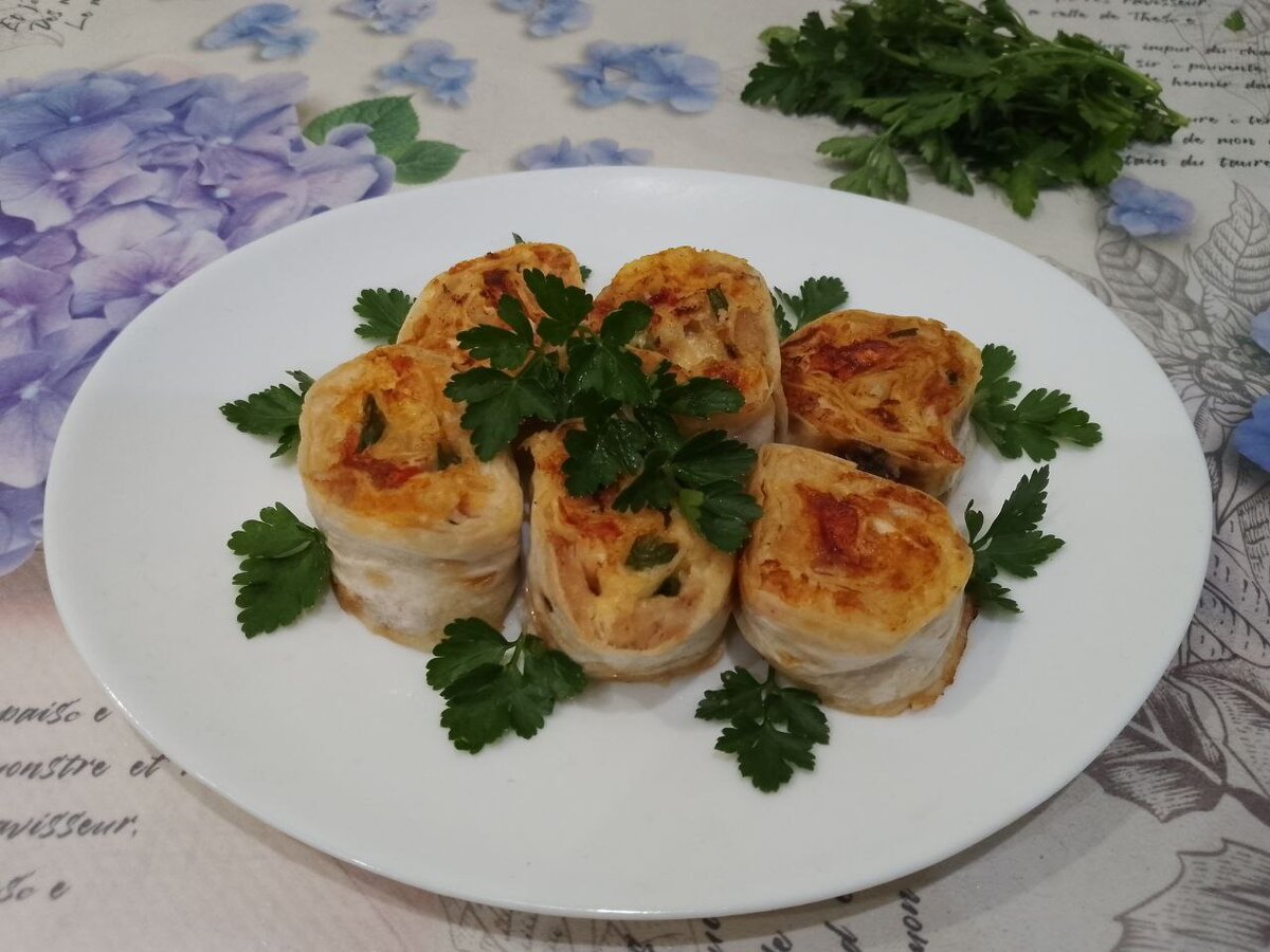 Рулеты и рулетики из куриной грудки — рецепты с пошаговыми фото и видео