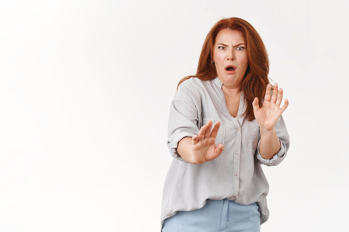 Изображение от freepik "https://ru.freepik.com/free-photo/cringing-displeased-redhead-middle-aged-woman-show-aversion-step-back-reluctant-raise-hands-defensive-grimacing-displeased-awful-terrible-smell-white-wall_18672122.htm#fromView=search&page=1&position=13&uuid=83635f6a-a9a2-4253-81d2-f0d987066ff5"