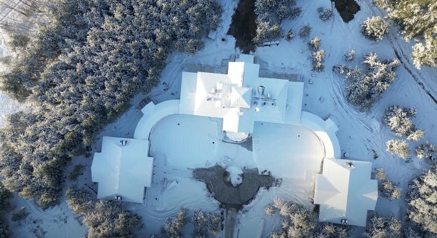 Хорошо подходит слово - хоромы