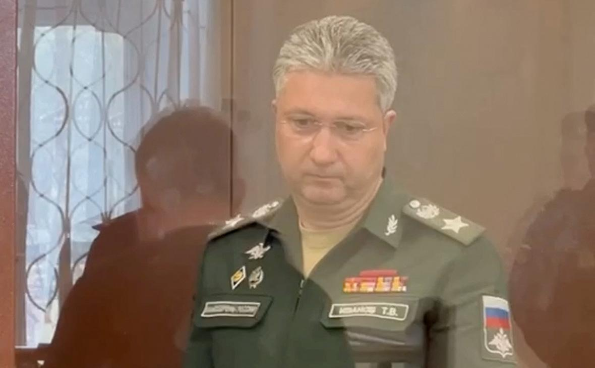 Эквивалент вменяемой теперь уже бывшему заместителю министра обороны Тимуру Иванову взятки может составить сумму в размере более 1 млрд рублей.-2