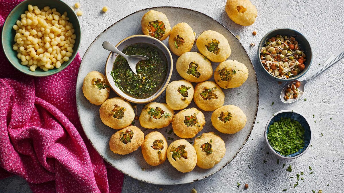 Пани пури (голгапа) с начинкой из помидоров с нутом (Pani puri Golgape)