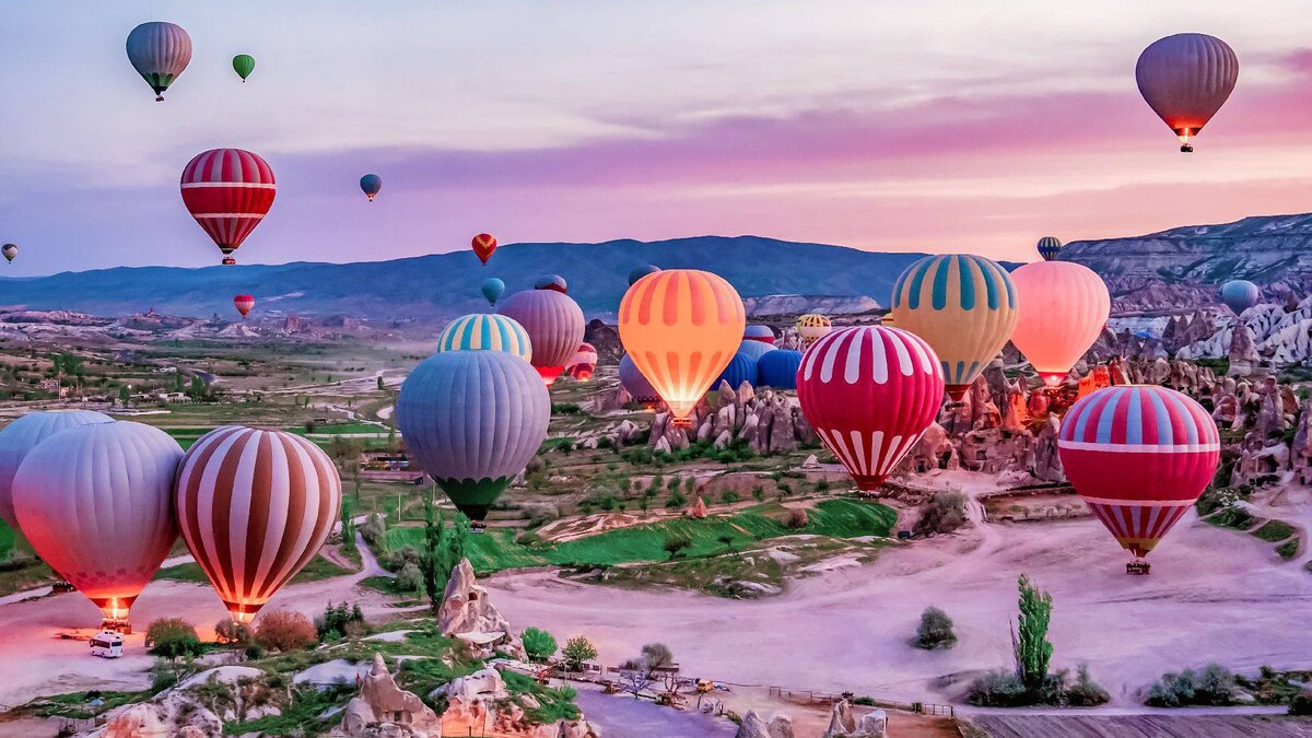 Полёт на воздушном шаре — это не просто путешествие, это настоящее романтическое приключение, которое дарит ощущение свободы и позволяет увидеть мир с высоты птичьего полёта.