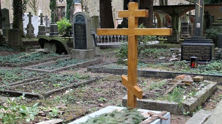 Православный крест на могиле