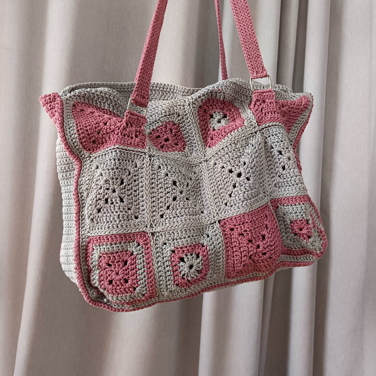 Сумка связанная в технике Бабушкин квадрат