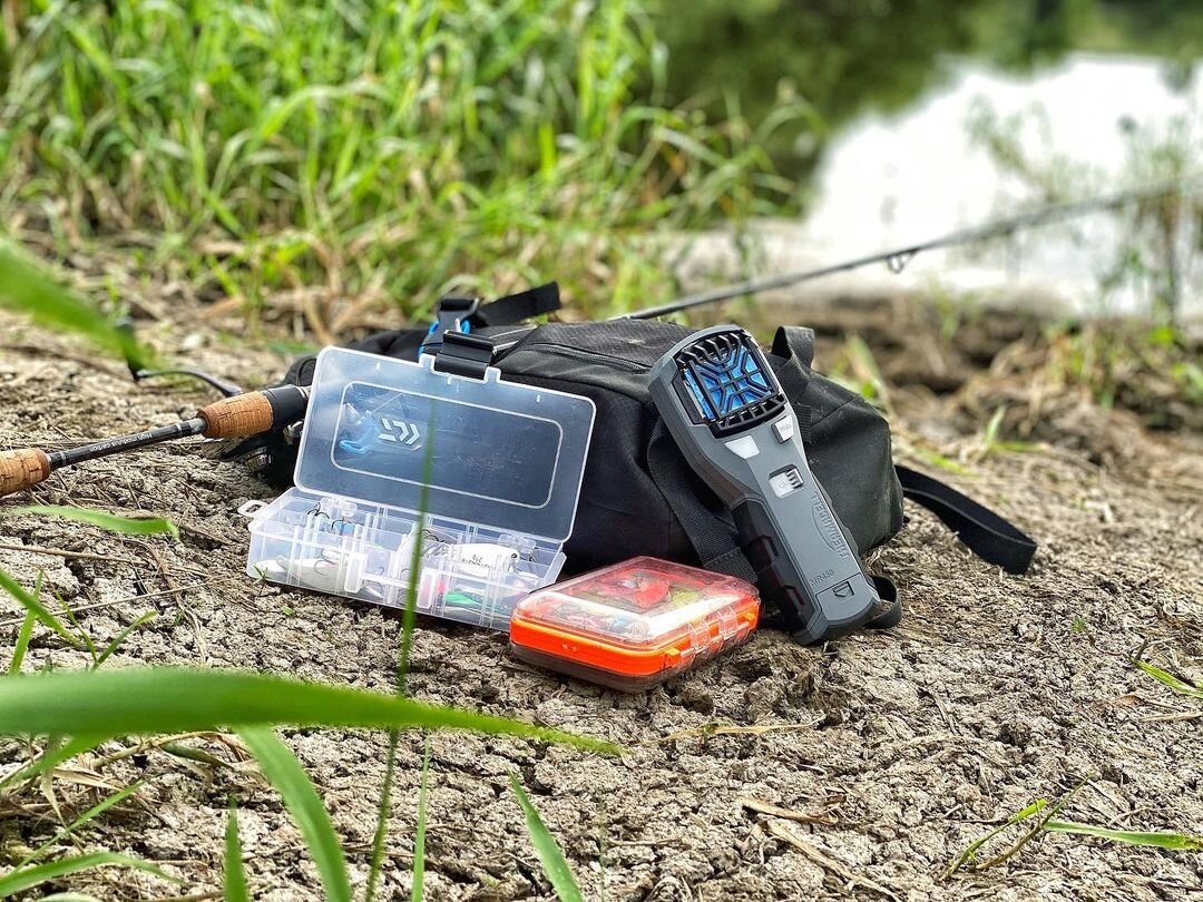 Для рыбалки мало страсти – нужны снасти. И защита от комаров. 