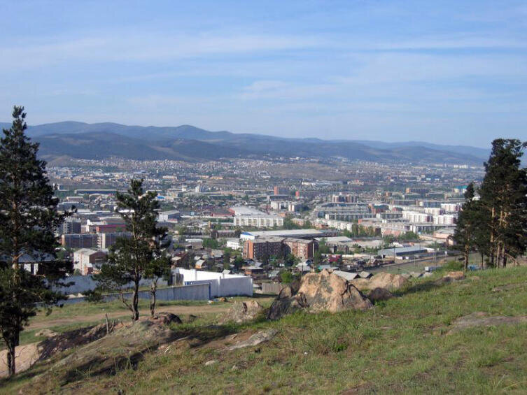    Панорама Улан-Удэ. Вид с горы Комушка Фото: Tohuchar. Собственная работа, по лицензии CC BY-SA 3.0