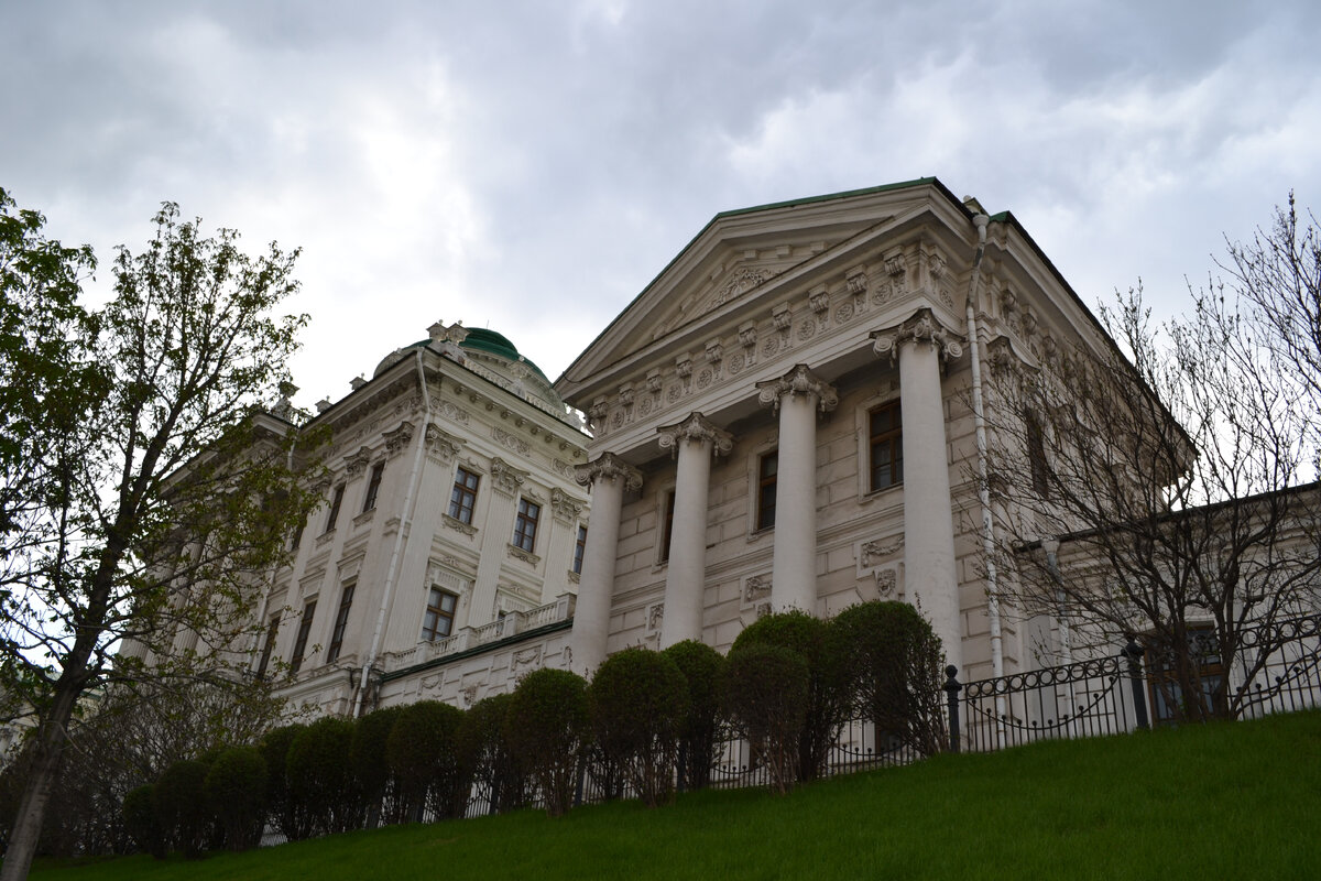 Москва. Дом Пашкова. 22.04.2024. Фото автора