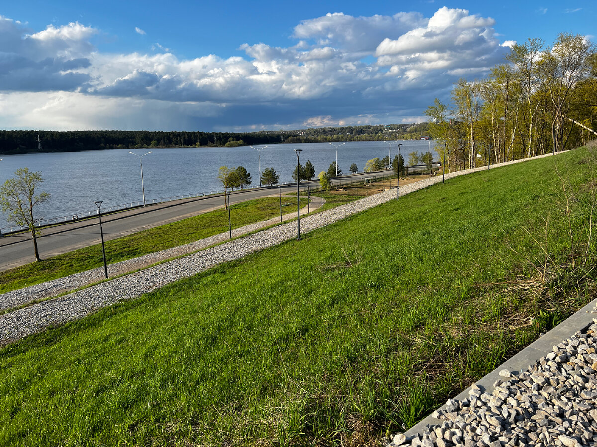 Хоть тут и есть два водоёма: Ока и Яченское водохранилище