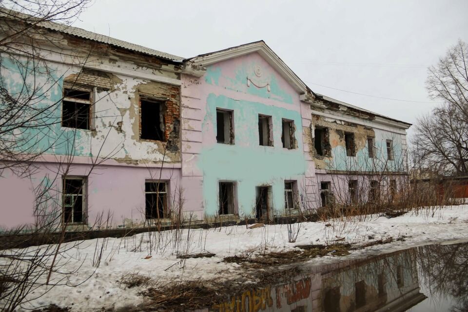    Заброшенное здание на проспекте, 125. Источник: Виталий Барабаш