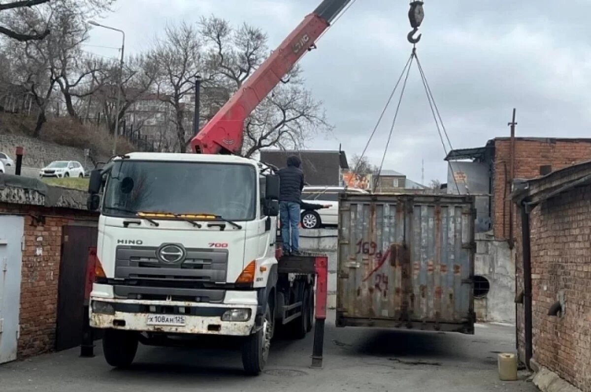    Владивосток очищают от незаконных объектов и обновляют дорожные знаки