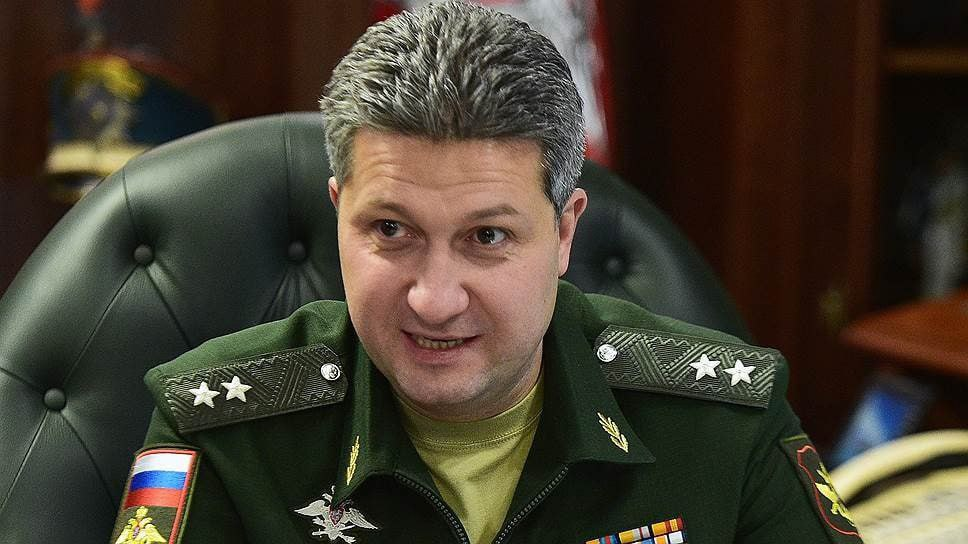 Вообще, бойцы и командиры восприняли эту новость радостно. И даже с некоторой надеждой, что это только начало и следом за решетку пойдут деятели совсем другого ранга. Наивные, конечно.