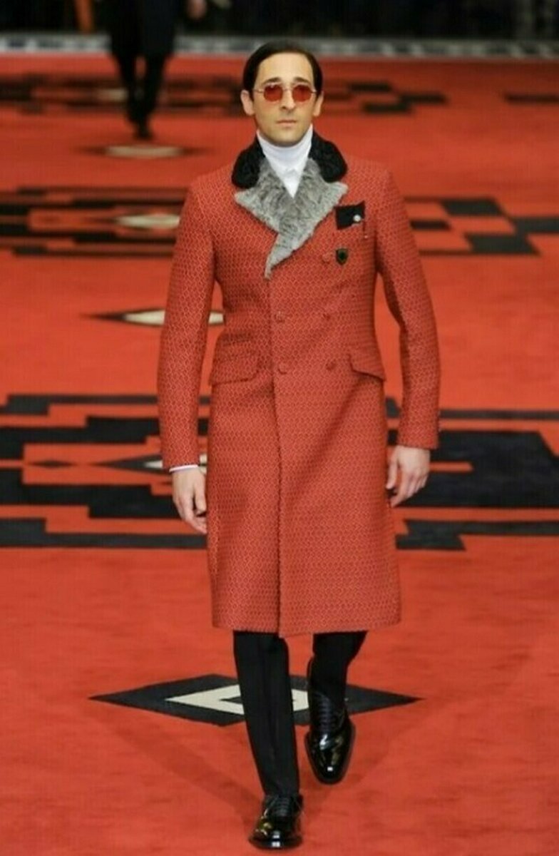    Видео парада злодеев: культовые злодеи фильмов вышли на подиум