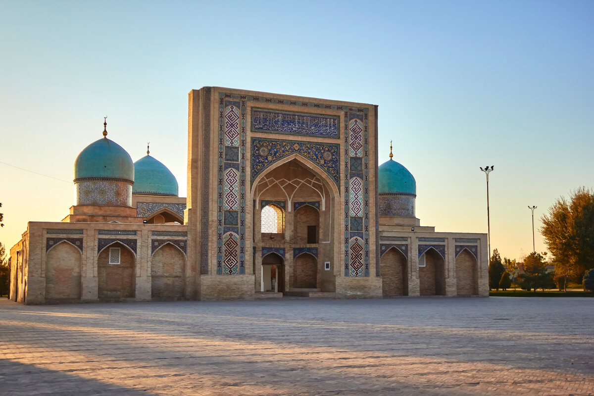 Ташкент – древний и красивый город, столица Узбекистана с богатой историей и культурным наследием. Если вы планируете полететь в Ташкент, советуем вам посетить пять этих достопримечательностей: 1.