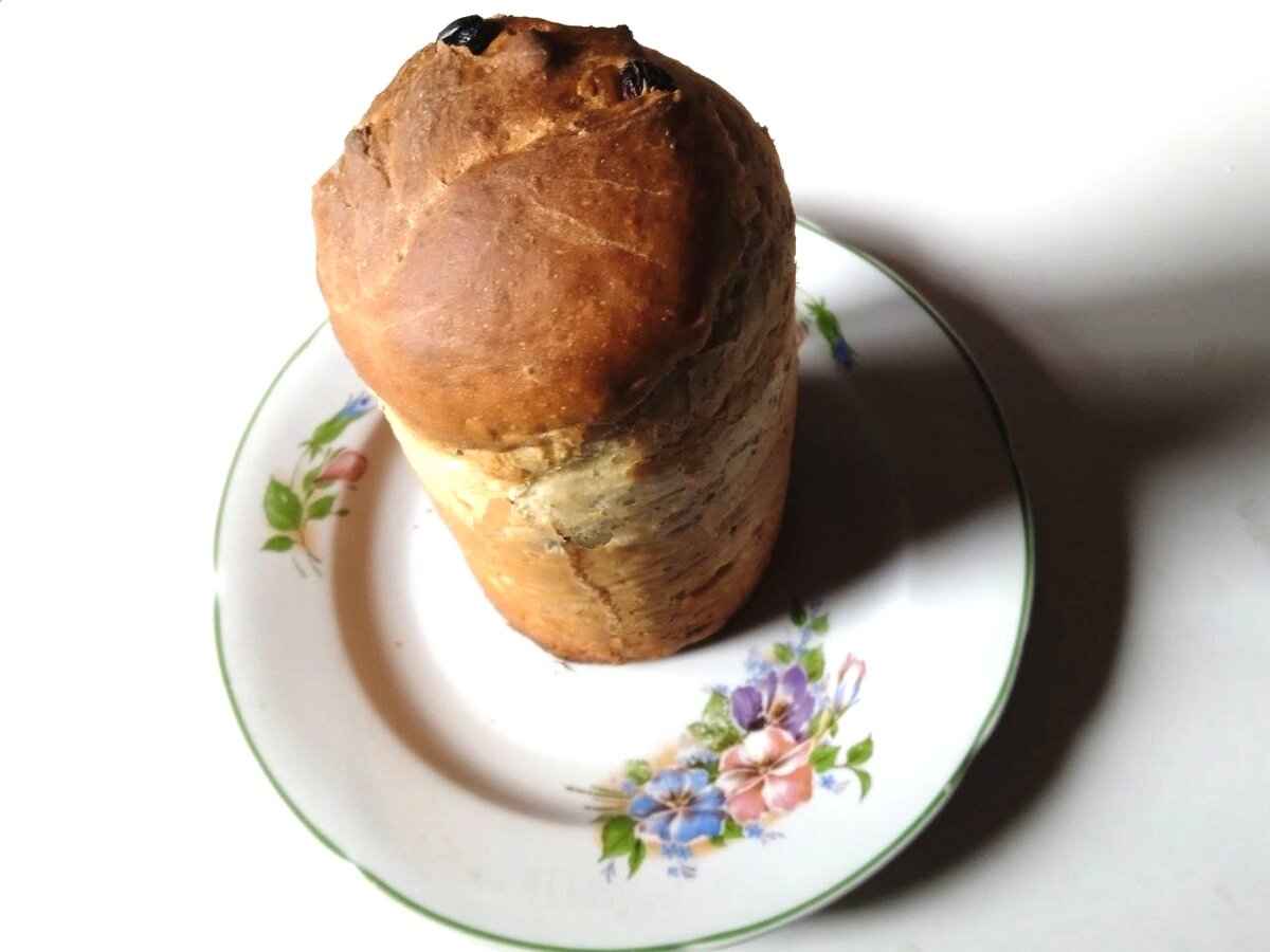 Каждая хозяйка хочет, чтобы приготовленный ею пасхальный кулич получился красивым, без трещин на макушке 