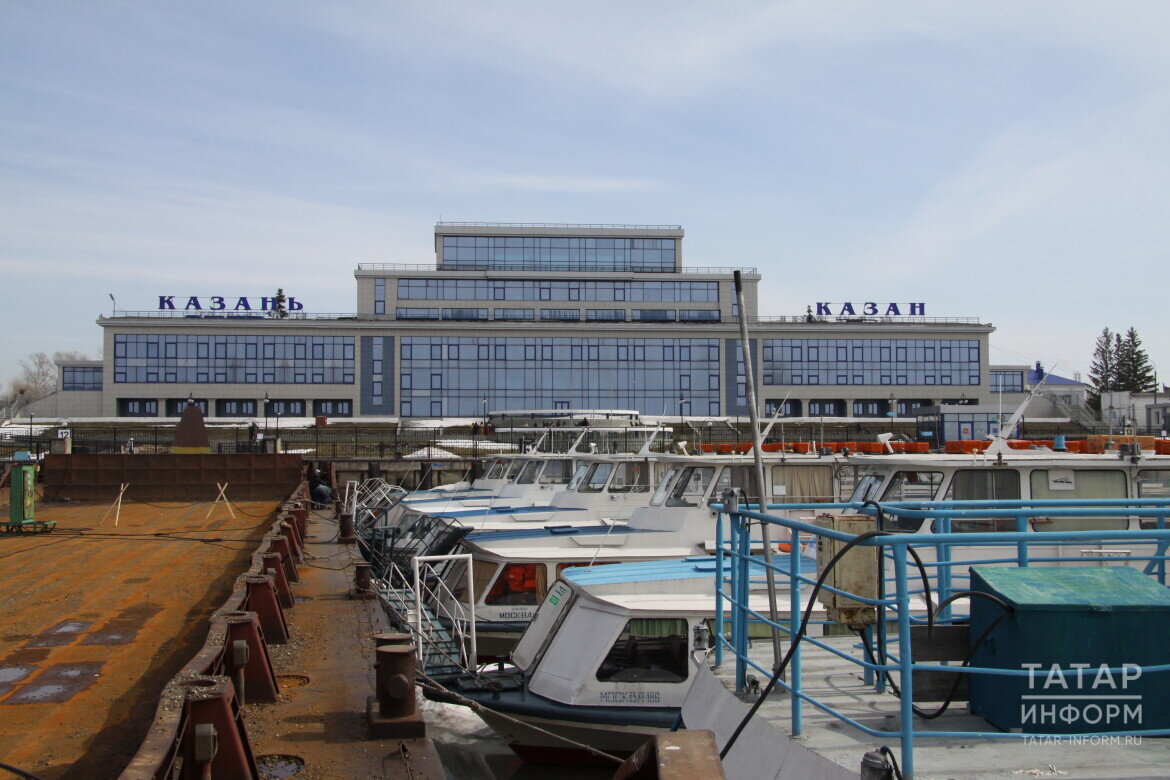 ​«Компания «Флот Республики Татарстан» выкупила у «Татфлота» 28 судов, которые держатся на плаву». Фото: © «Татар-информ»