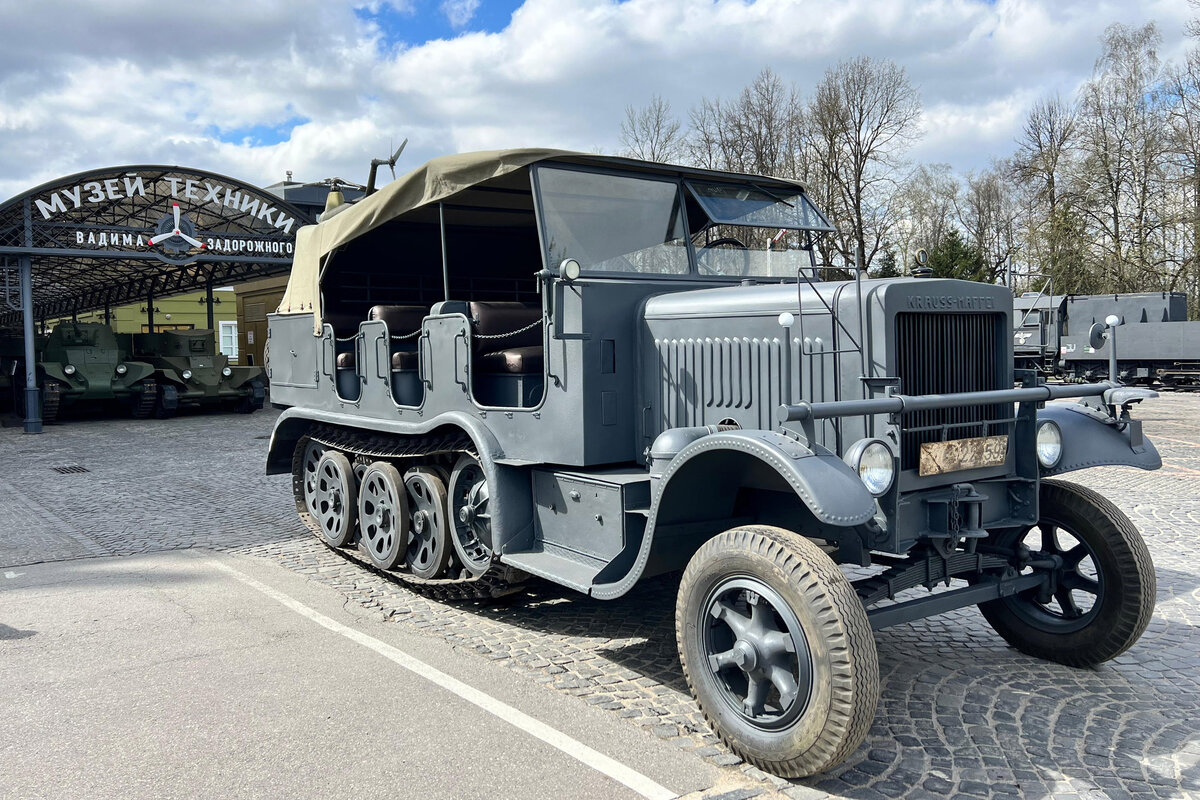 Sd.kfz.8 выпуска 1935 года, одна из главных сенсаций этой весны.