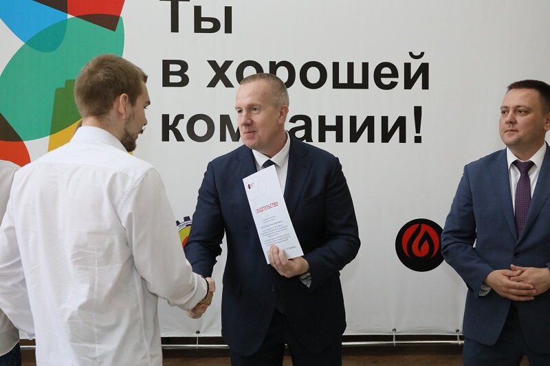  📷    Уральская Сталь отметила лучших новотроицких студентов стипендиями Марина Шарт