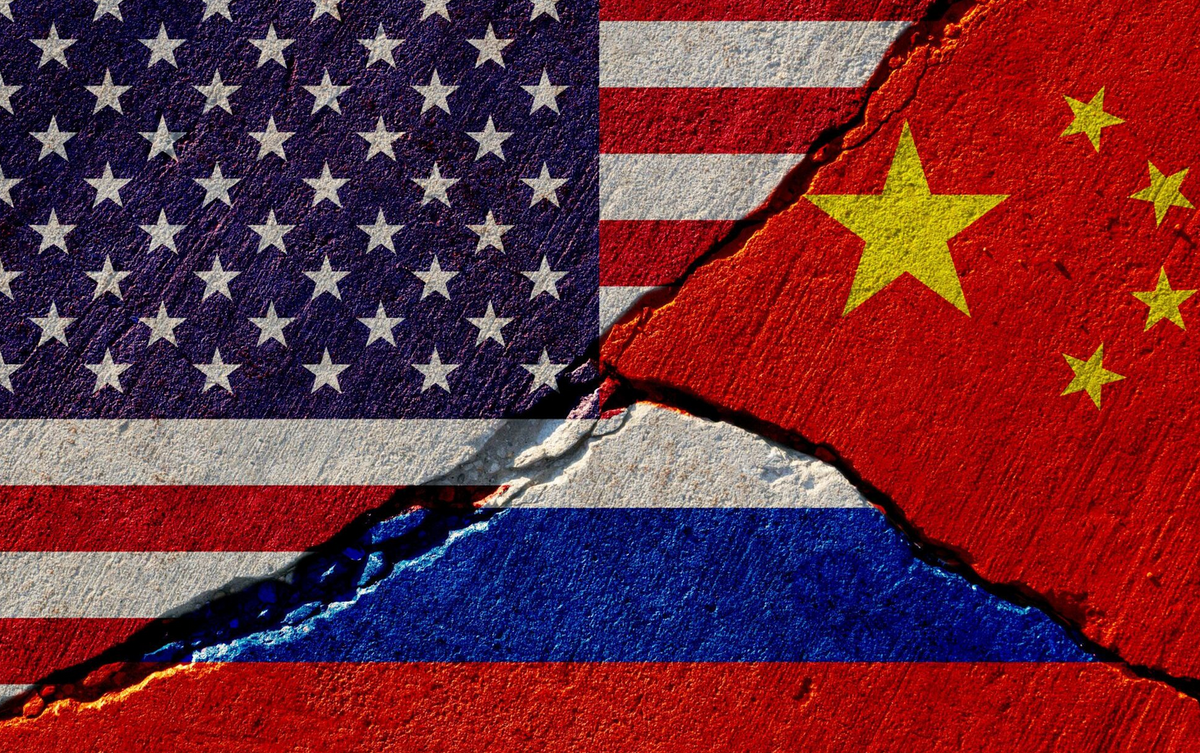 За два последних месяца в Китае побывали почти все лидеры крупных европейских стран и США. Цели у них были просты и понятны, уговорить Пекин оставаться в стороне от противостояния России и Запада. Любопытно, что почти каждый их приезд делал только хуже. Коллаж АР