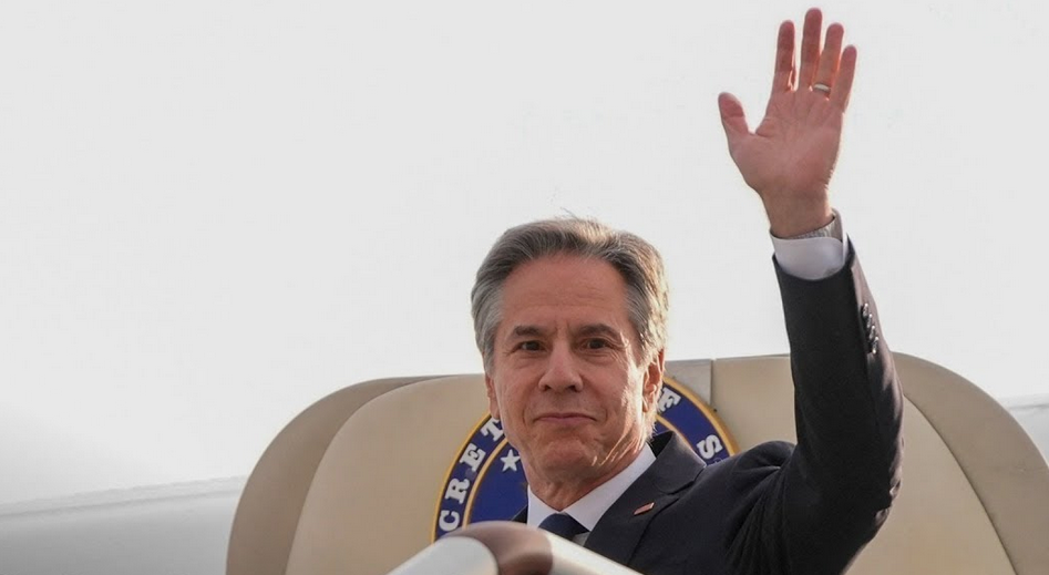 Блинкена по прилету по всем дипломатическим канонам встретили плохо, хотя визит был на высшем уровнен, а кортеж Госсекретаря США напоминал передовые части какой-то механизированной армии вторжения. Но вряд ли ему удасться переубедить китайцев, особенно на фоне того, каие драконовские меры сейчас начались против бизнеса из КНР. Фото CBS