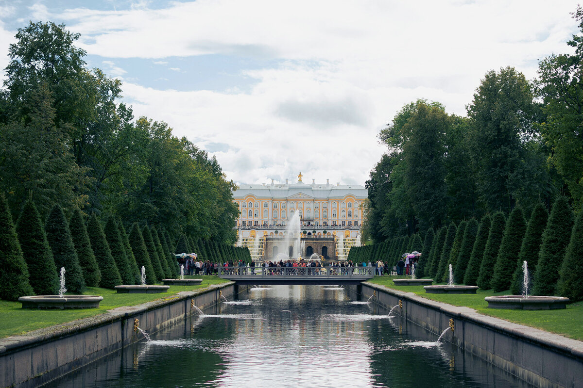 Если вы хотите погулять по пустому парку, приезжайте к открытию. Фото: Vitali Adutskevich/ Unsplash