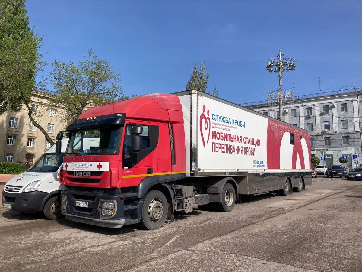    В Курске на Красной площади работает мобильная станция переливания крови