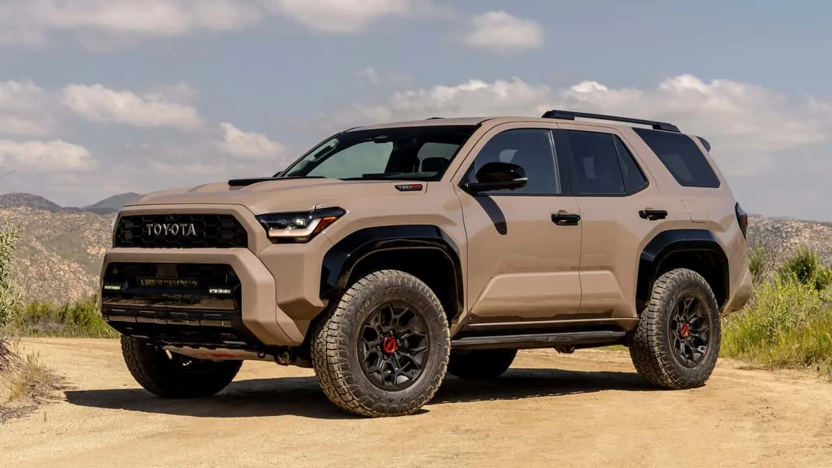 Самый надёжный автомобиль в мире Toyota 4Runner резко подешевел в России.  Цена упала на 1,5 млн рублей | iXBT.com | Дзен