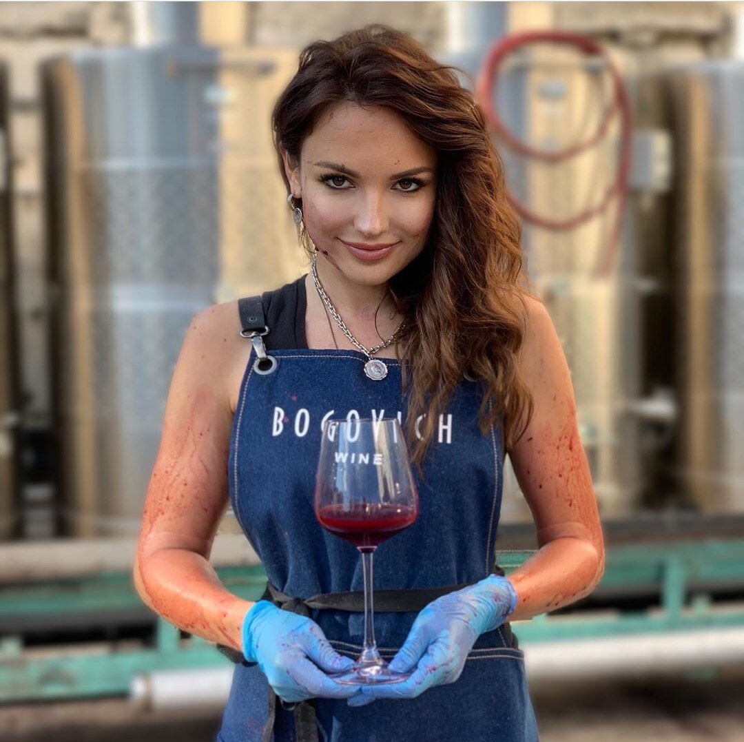 Ирина Богович самостоятельно делает вино