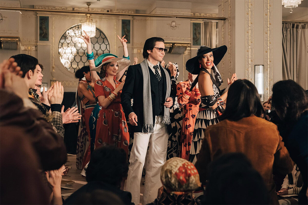 Disney+📷Кадр из сериала Becoming Karl Lagerfeld