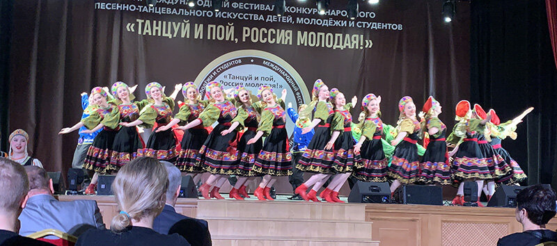 Коллектив лауреат фестиваля "Танцуй и пой, Россия молодая!"