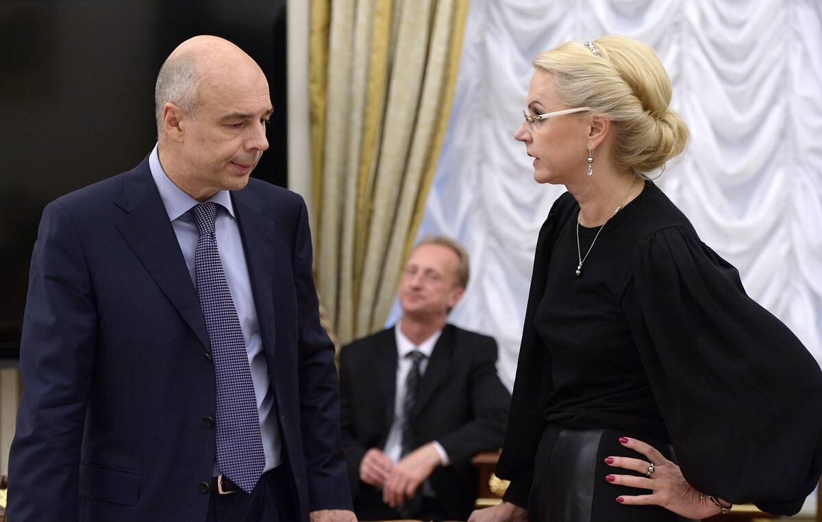 То, что пенсионеры в России получают смехотворные пенсии, на которые даже при самом экономном подходе прожить просто физически невозможно, знают все.-3