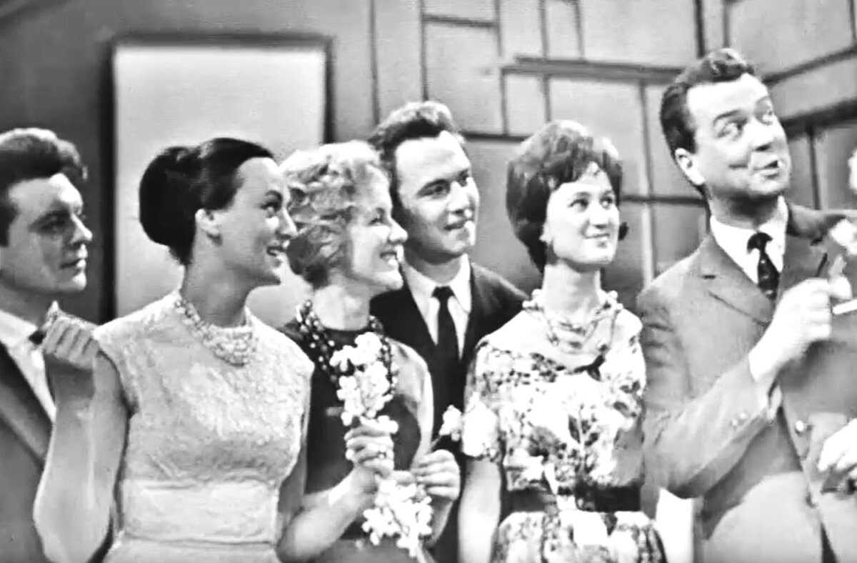 Кадр из программы "Голубой огонек № 60. Весенние приветы" (1963)