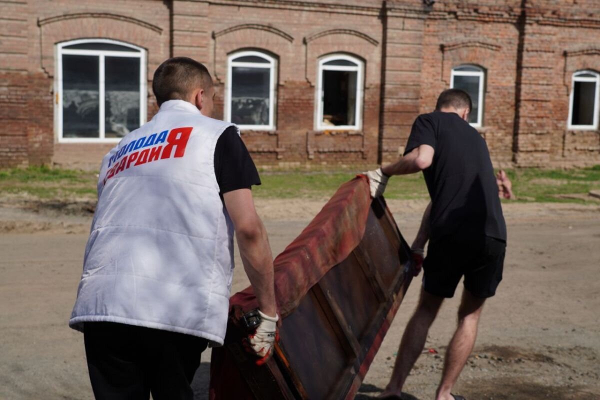    Юрий Мироненко: Семьи оренбургских бойцов СВО находятся на особом контроле Марина Шарт