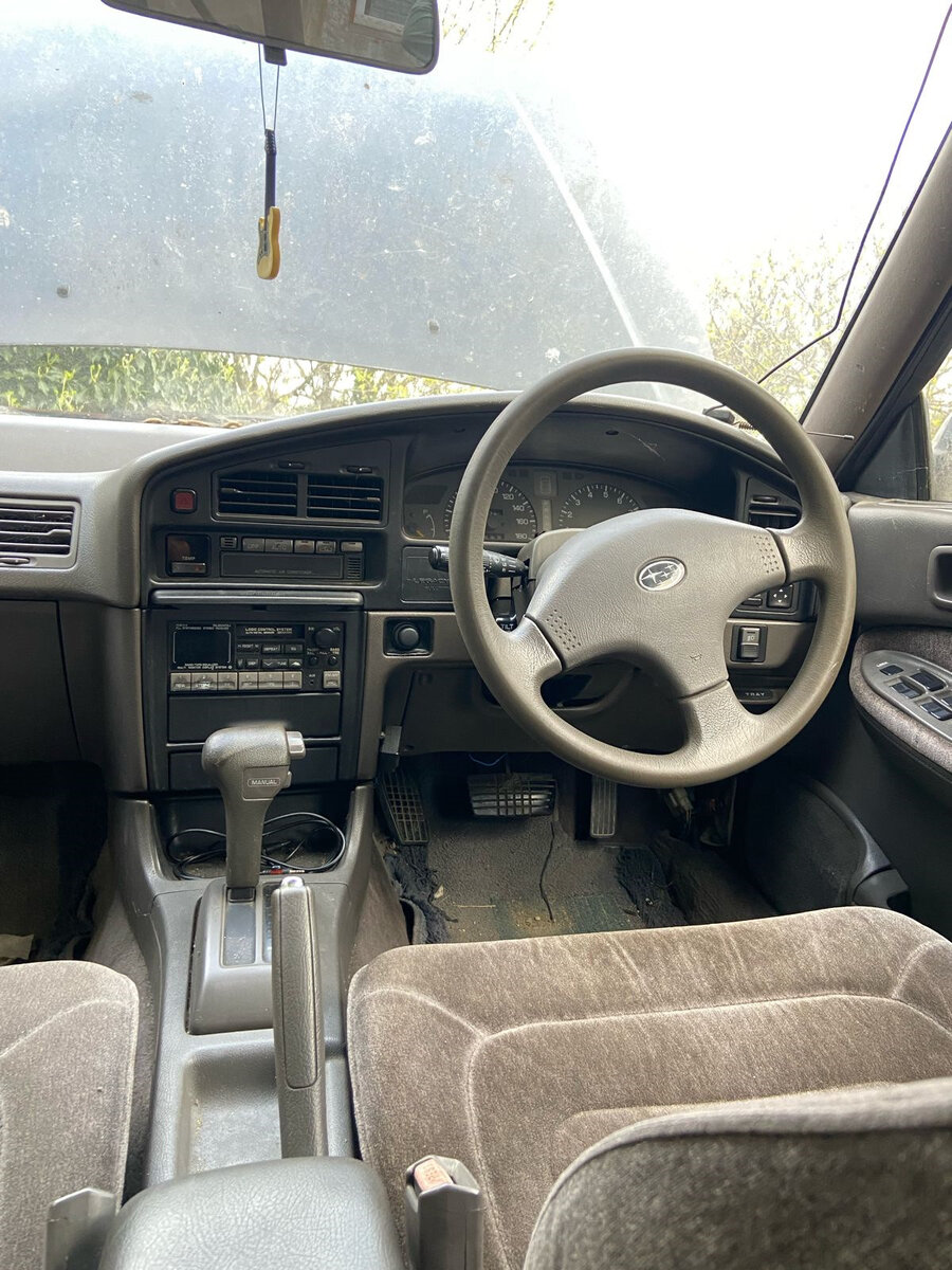 Велюр сохранился в отличном состоянии