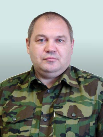 Обухов Виктор Николаевич родился в 1958 году в городе Львов, в 1990 году окончил Высшую инженерную пожарно-техническую школу МВД СССР г. Москва. Работает в пожарной охране с марта 1980 года.
