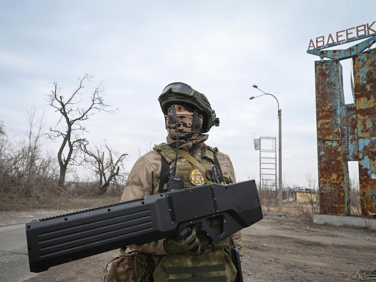    Российский военнослужащий в Авдеевке© РИА Новости / Станислав Красильников