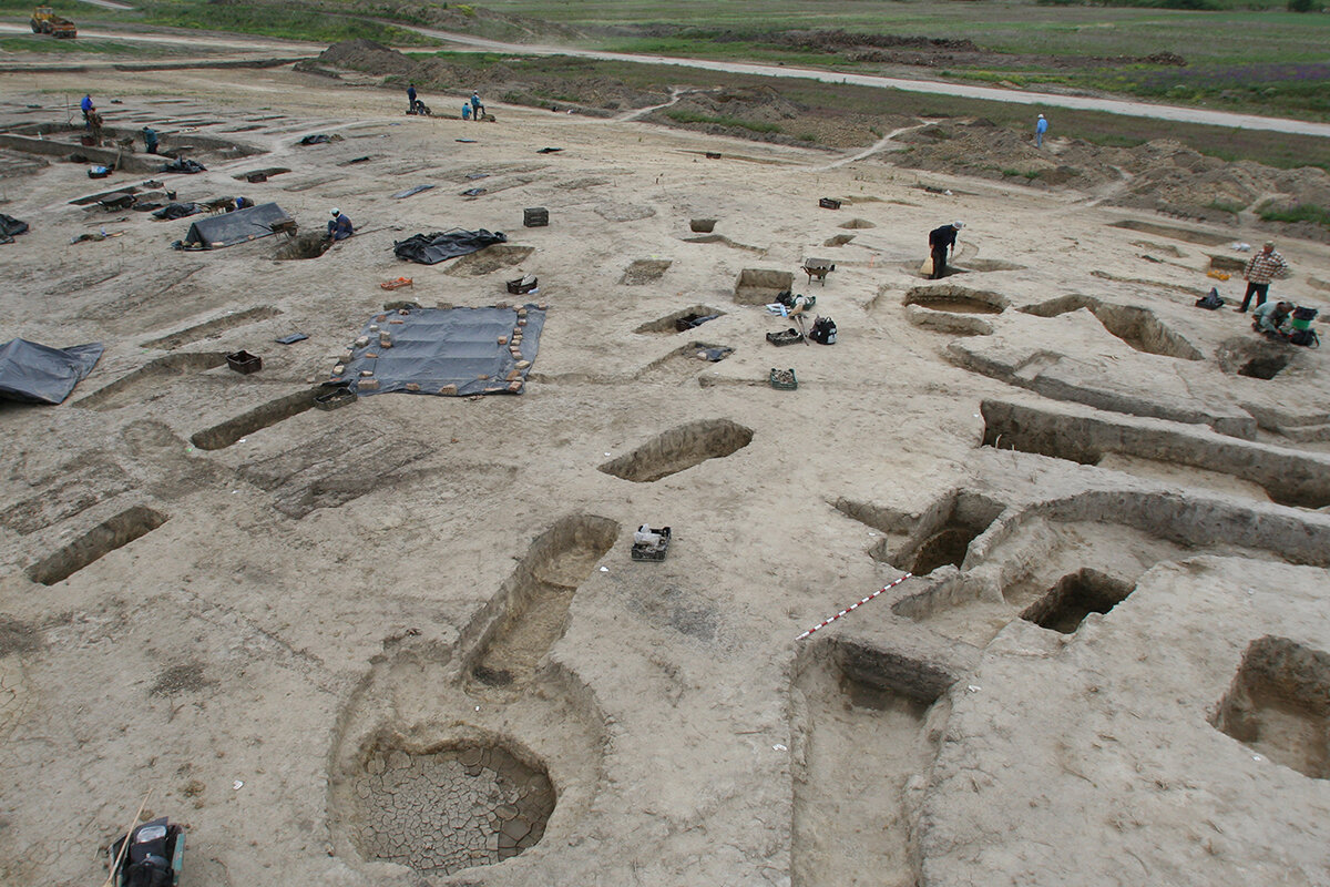 Institute of Archaeological Sciences / Eötvös Loránd University Múzeum📷Раскопки на кладбище времен аваров, Венгрия