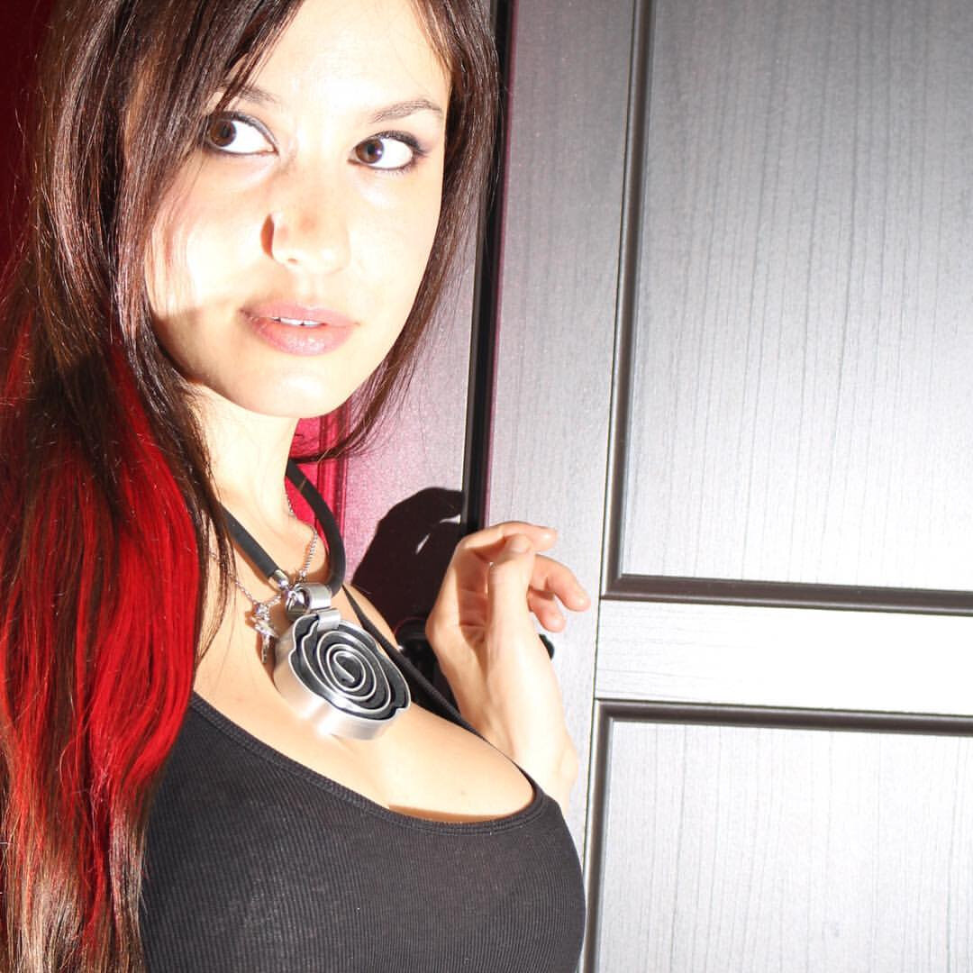 Соцсети Лены Миро