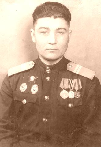 Минометчик Юсуп Идрисов прошел путь от Харькова до Праги. На фронте он быстро и точно вел огонь по врагу, за что был удостоен боевых наград.