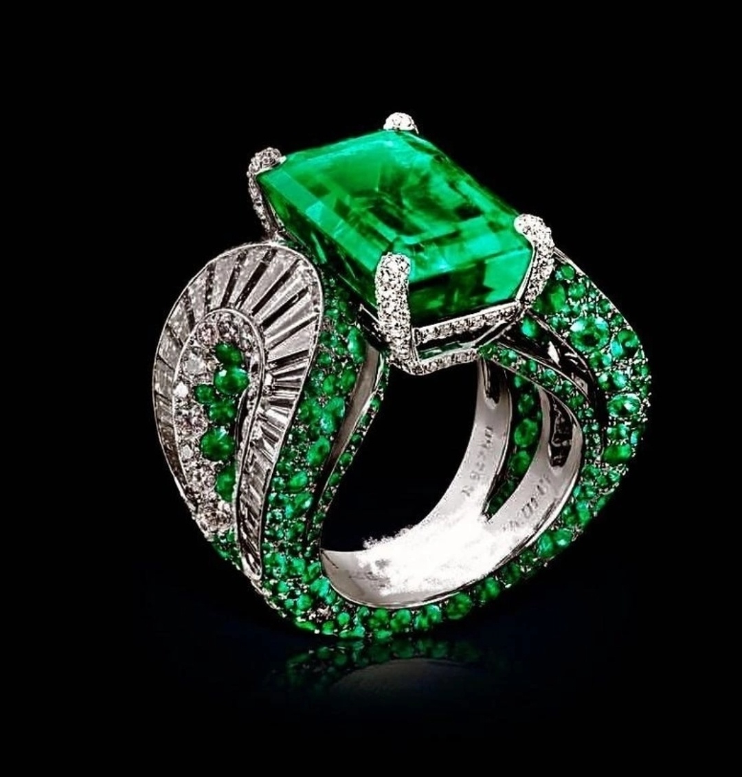 ������ � ������������ ��������� 14.15 ct �� Schreiner Fine Jewellery 