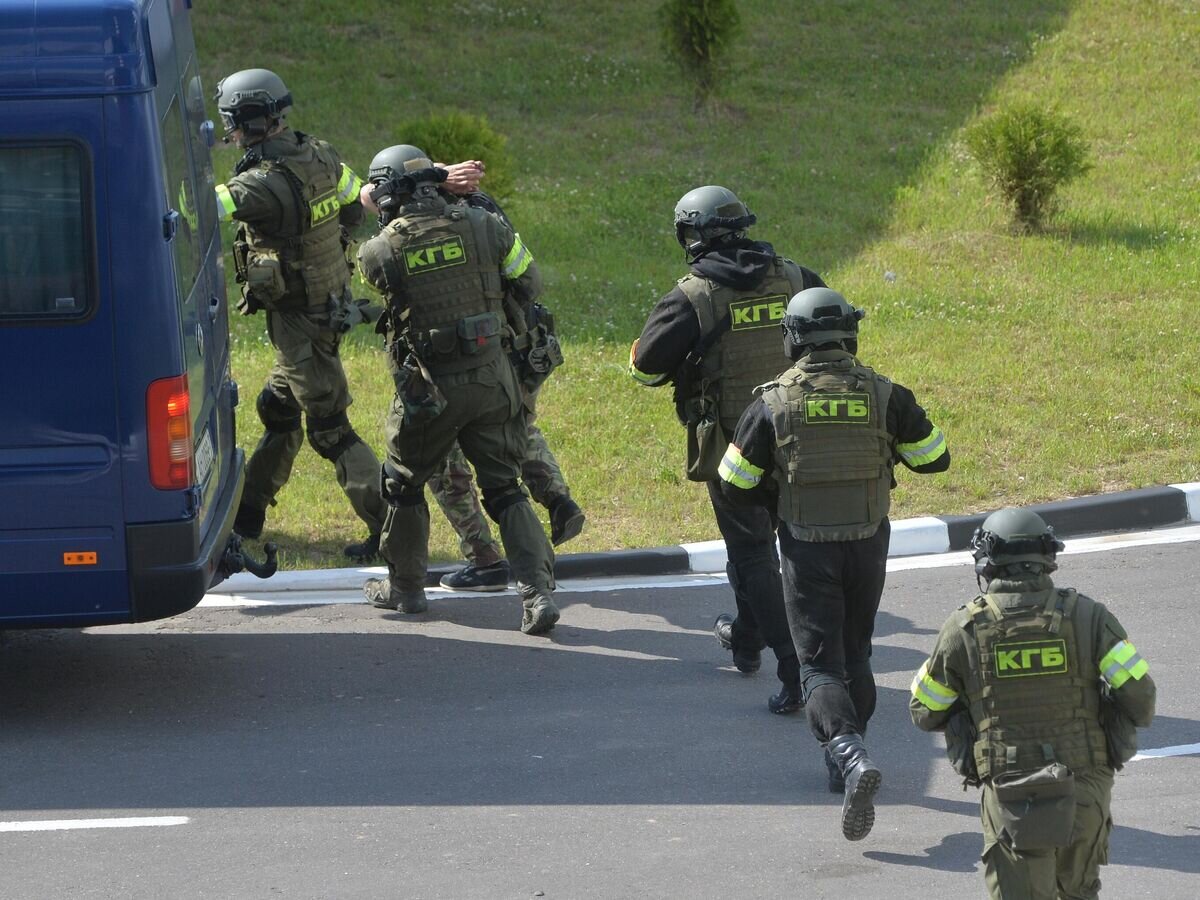    Сотрудники спецназа КГБ Белоруссии© Sputnik / Виктор Толочко