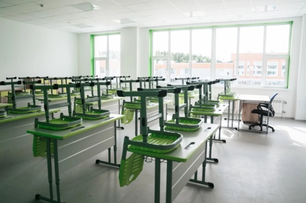    Строительство школы на улице Сибирской началось в прошлом году.