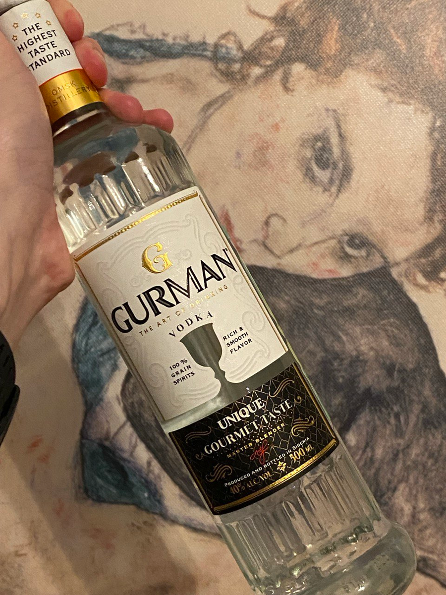 Внешний вид весьма нарядный: рифленая бутылка, пестрые надписи на этикетке, благородные цвета. Прекрасное украшение для стола 