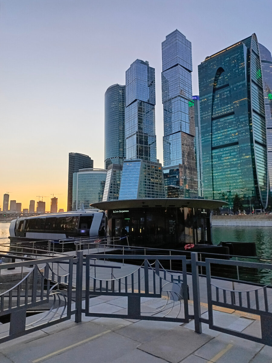 Пристань на причале Мост Багратион. Фото автора.